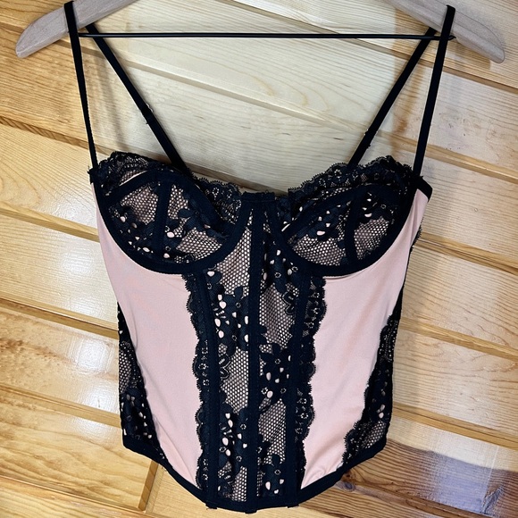 Forever 21 courset - Picture 1 of 2